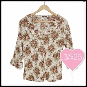 ⭐️3/$25⭐️ Prime Spot Button-down Floral Lace Top
